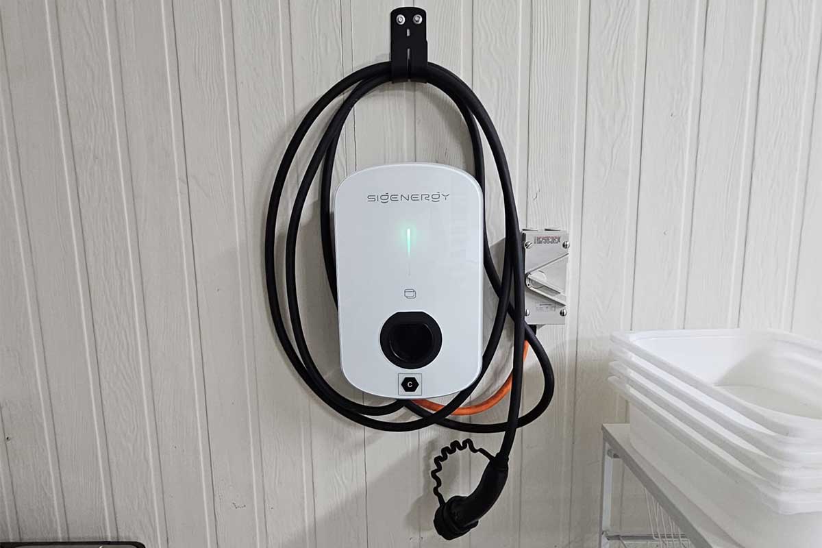 EV-Charger-01 Electric Vehicle (EV) Chargers