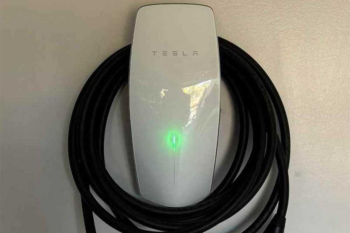 EV-Charger-03 Electric Vehicle (EV) Chargers